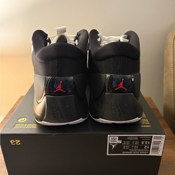 Jordan Athletic Shoes in Black and White - Picture 5 of 6